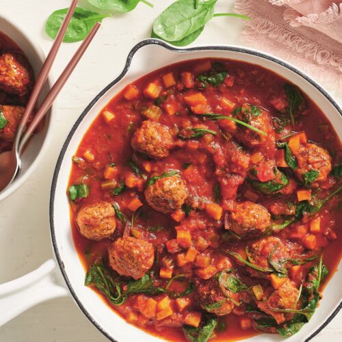 Saucy meatballs with garlic bread